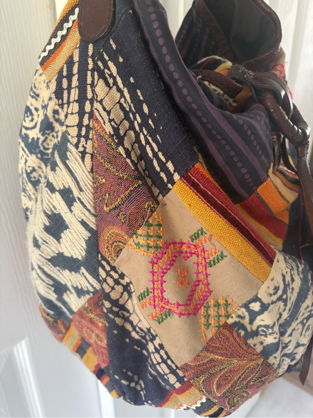 Lucky Brand Y2K Patchwork Hobo Crossbody Bag - Picture 8 of 8